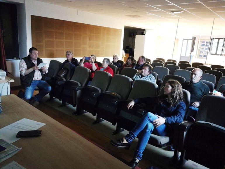 Reunión con vecinos y alcaldes para hablar del festival Reunión con vecinos y alcaldes para hablar del festival
