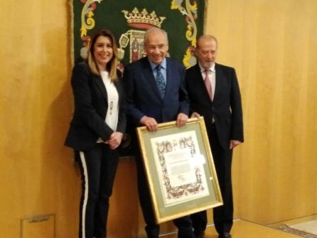 Alfonso Guerra: "Este reconocimiento es una prolongación del afecto que he recibido las once veces que me eligieron diputado" Alfonso Guerra: "Este reconocimiento es una prolongación del afecto que he recibido las once veces que me eligieron diputado"