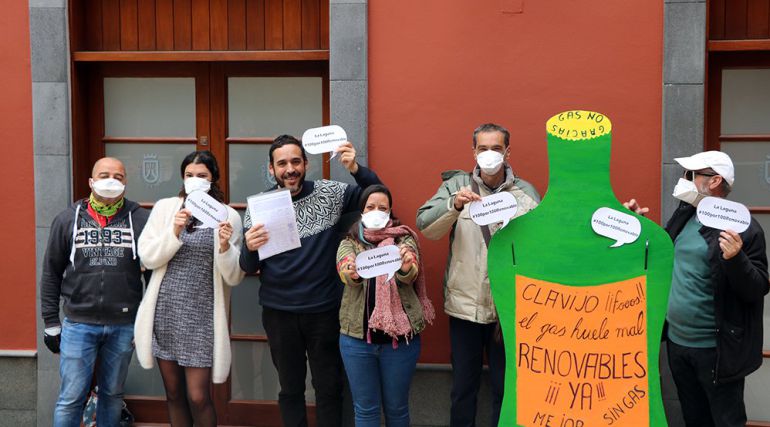 Unidos Podemos y varios colectivos ciudadanos entregaron firmas en el Cabildo de Tenerife: Entregan 1.200 firmas en el Cabildo en contra del 'gas ciudad' en La Laguna Unidos Podemos y varios colectivos ciudadanos entregaron firmas en el Cabildo de Tenerife: Entregan 1.200 firmas en el Cabildo en contra del 'gas ciudad' en La Laguna