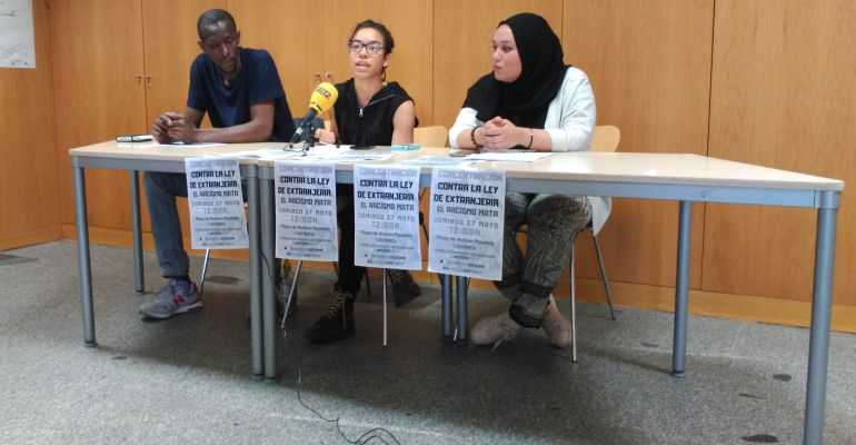 Rueda de prensa del Sindicato de Manteros y otros colectivos para denunciar la Ley de Extranjería. Rueda de prensa del Sindicato de Manteros y otros colectivos para denunciar la Ley de Extranjería.