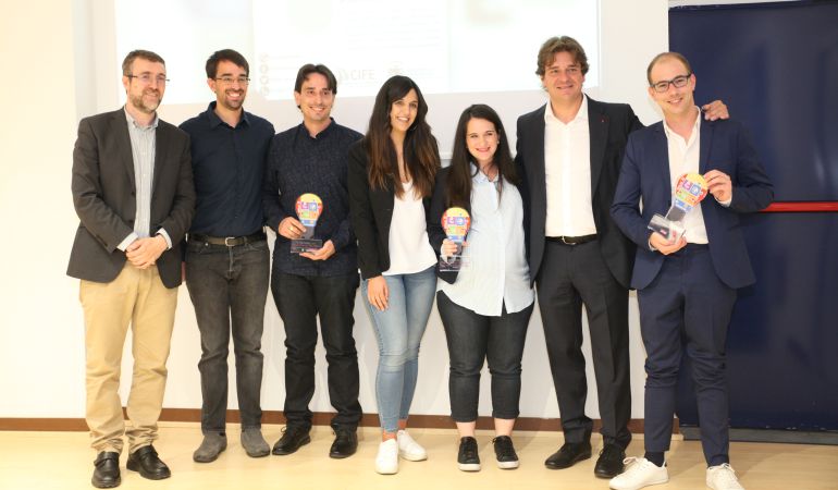 El alcalde de Fuenlabrada y el concejal de Empleo junto con los galardonados este año con los Premios al Emprendimiento que otorga el CIFE. El alcalde de Fuenlabrada y el concejal de Empleo junto con los galardonados este año con los Premios al Emprendimiento que otorga el CIFE.