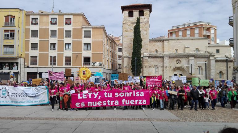 La manifestación delante de la Subdelegación del Gobierno de la capital La manifestación delante de la Subdelegación del Gobierno de la capital