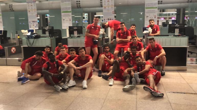 La plantilla tirada en El Prat. La plantilla tirada en El Prat.