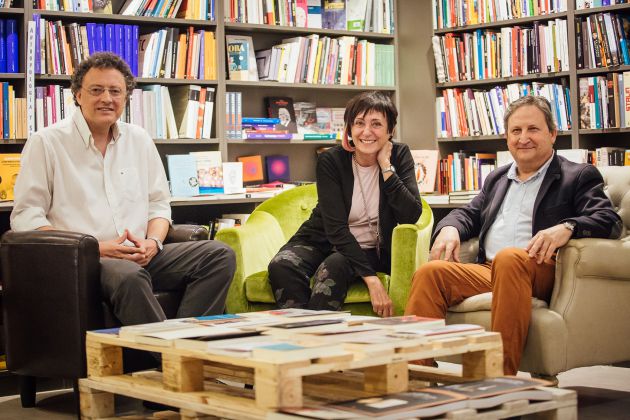 Los escritores Luis Leante, Elia Barceló y José Luis Ferri, en la librería Pynchon&Co Los escritores Luis Leante, Elia Barceló y José Luis Ferri, en la librería Pynchon&Co
