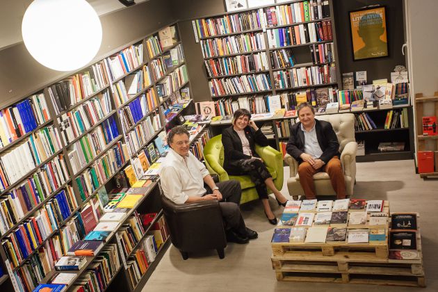 Los escritores Luis Leante, Elia Barceló y José Luis Ferri, en la librería Pynchon&Co Los escritores Luis Leante, Elia Barceló y José Luis Ferri, en la librería Pynchon&Co