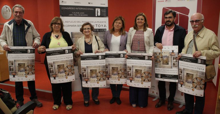 Representantes políticos y de la Universidad de Jaén durante la presentación del Congreso Internacional en torno a la Cámara de Toya. Representantes políticos y de la Universidad de Jaén durante la presentación del Congreso Internacional en torno a la Cámara de Toya.