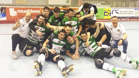 Los chicos del Helvetia celebrando el ascenso Los chicos del Helvetia celebrando el ascenso