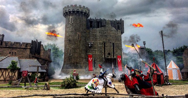 Le Secret de la Lance, es uno de los espectáculos destacados que ofrece Puy du Fou Le Secret de la Lance, es uno de los espectáculos destacados que ofrece Puy du Fou
