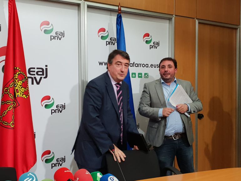 El diputado vasco del PNV, Aitor Esteban (izda) y el el presidente del PNV en Navarra, Unai Hualde El diputado vasco del PNV, Aitor Esteban (izda) y el el presidente del PNV en Navarra, Unai Hualde
