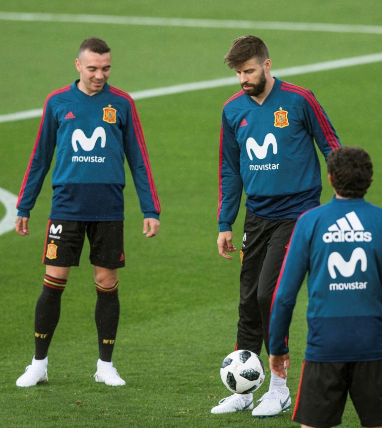 Iago Aspas en el primer entrenamiento con Gerard Piqué Iago Aspas en el primer entrenamiento con Gerard Piqué