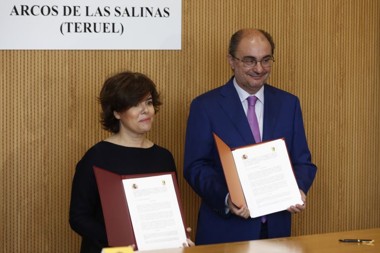 Soraya Sáenz de Santa María y Javier Lambán firman el FITE Soraya Sáenz de Santa María y Javier Lambán firman el FITE