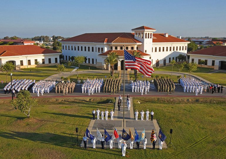 Ceremonia de la US Navy en la nueva plaza de armas de la base Ceremonia de la US Navy en la nueva plaza de armas de la base