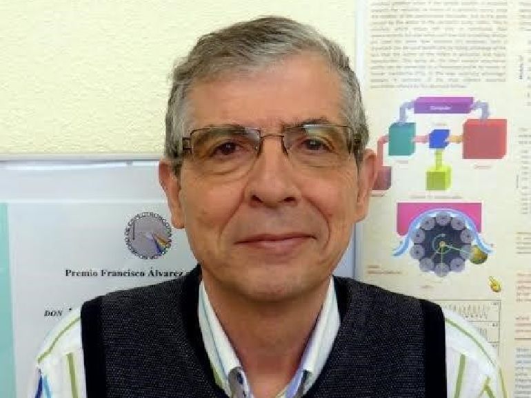 Fernández Córdoba: "La química no mata, cura, por eso es difícil entender la quimiofobia" Fernández Córdoba: "La química no mata, cura, por eso es difícil entender la quimiofobia"