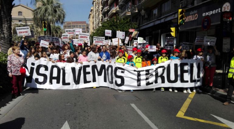 La Plataforma Teruel Existe salió a las calles de Zaragoza a principios de este mes de mayo para reivindicar más inversiones en la provincia La Plataforma Teruel Existe salió a las calles de Zaragoza a principios de este mes de mayo para reivindicar más inversiones en la provincia