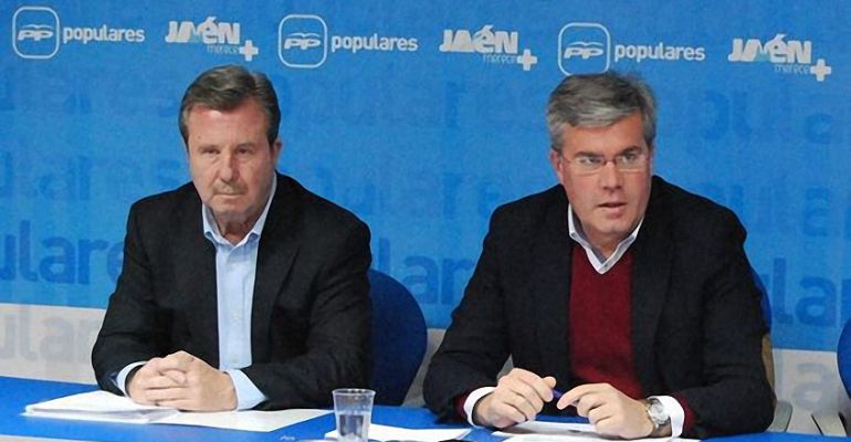 Miguel Ángel García Anguita y José Enrique Fernández de Moya durante una rueda de prensa en la sede del Partido Popular de Jaén. Miguel Ángel García Anguita y José Enrique Fernández de Moya durante una rueda de prensa en la sede del Partido Popular de Jaén.