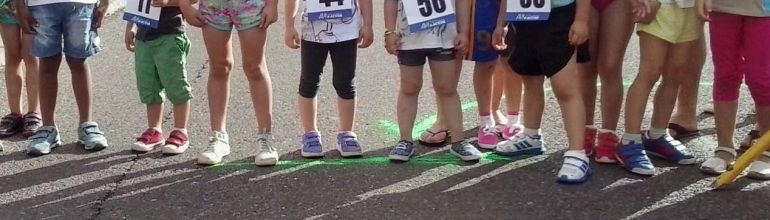 Niños preparados para una carrera. Niños preparados para una carrera.
