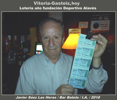 Javier muestra la lotería Javier muestra la lotería