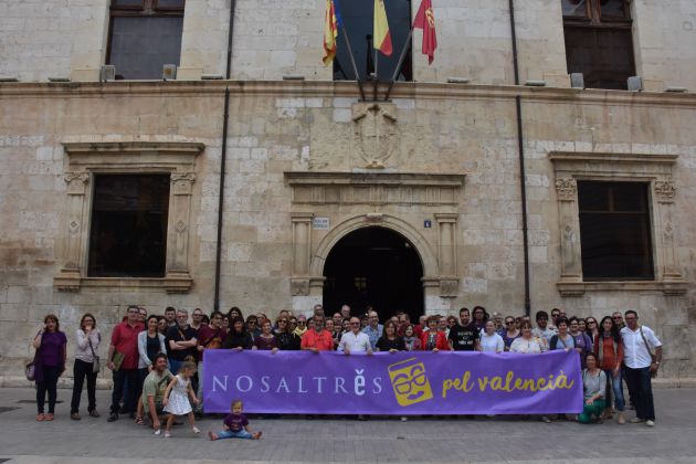 un centenar de representantes de las coordinadoras comarcales y entidades locales federadas a Escola Valenciana han acudido a la cita en el Ayuntamiento de Alzira un centenar de representantes de las coordinadoras comarcales y entidades locales federadas a Escola Valenciana han acudido a la cita en el Ayuntamiento de Alzira