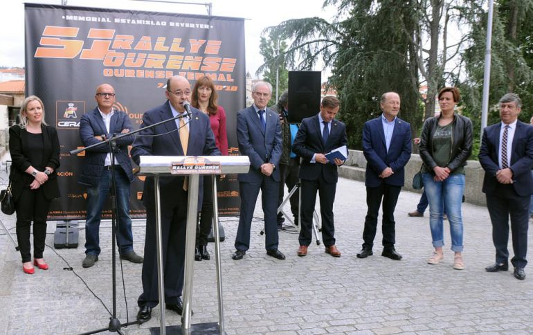 Iván Corral, presidente de la federación gallega de automovilismo,primero en la foto por la derecha, en declaraciones a Ser Deportivos Ourense, ´´ No estoy inhabilitado.´´ Iván Corral, presidente de la federación gallega de automovilismo,primero en la foto por la derecha, en declaraciones a Ser Deportivos Ourense, ´´ No estoy inhabilitado.´´
