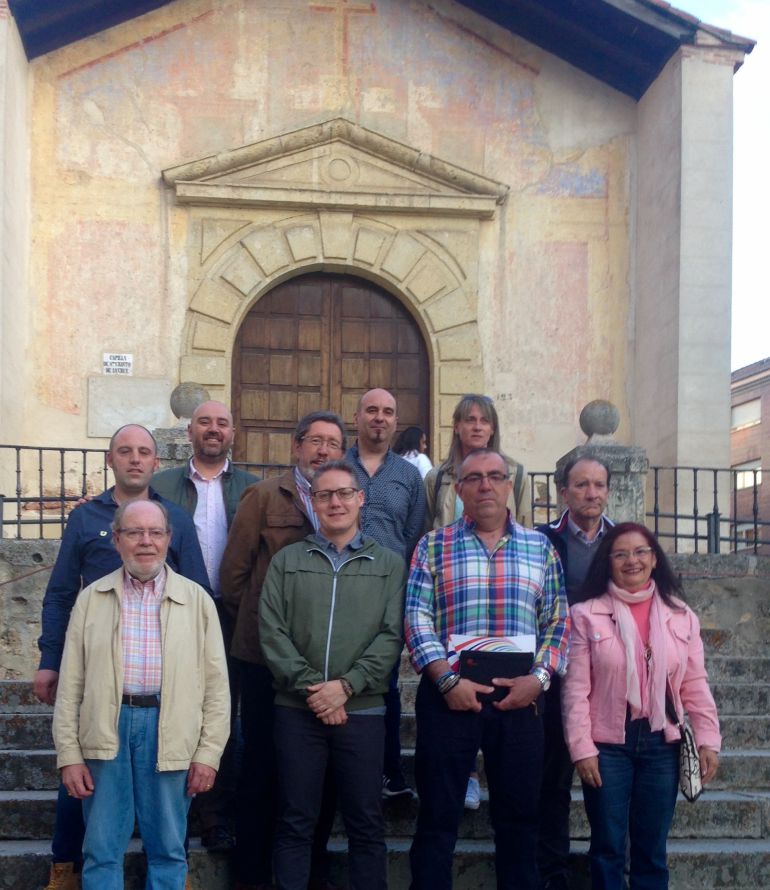 Nueva Junta Directiva de la Cofradía del Cristo del Mercado presidida por José Germán Lara, abajo, el segundo por la derecha Nueva Junta Directiva de la Cofradía del Cristo del Mercado presidida por José Germán Lara, abajo, el segundo por la derecha