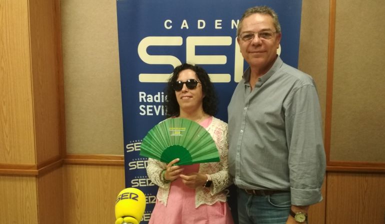 Isabel Viruet, presidenta del Consejo Territorial de la ONCE en Andalucía, Ceuta y Melilla, posa en el estudio de Radio Sevilla junto a Salomón Hachuel, director y presentador de la edición local de Hoy por Hoy Isabel Viruet, presidenta del Consejo Territorial de la ONCE en Andalucía, Ceuta y Melilla, posa en el estudio de Radio Sevilla junto a Salomón Hachuel, director y presentador de la edición local de Hoy por Hoy