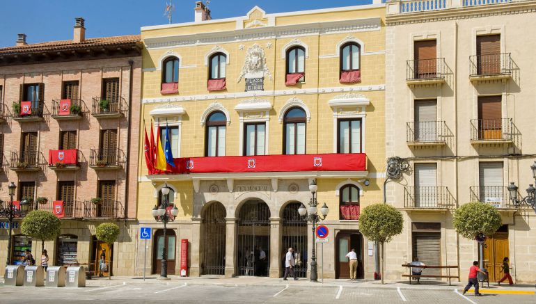 El Ayuntamiento de Falces ha acogido la Mesa y Junta d Portvoces del Parlamento de Navarra El Ayuntamiento de Falces ha acogido la Mesa y Junta d Portvoces del Parlamento de Navarra