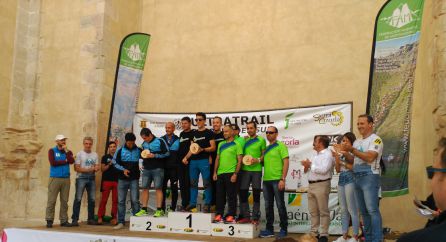 Podium de los campeones por equipos Podium de los campeones por equipos