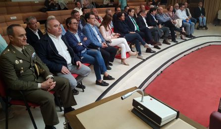 Autoridades civiles y militares han asistido al debate Autoridades civiles y militares han asistido al debate