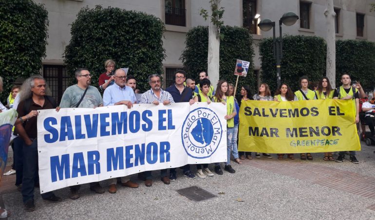Concentración por el Mar Menor en el Día del Medio Ambiente Concentración por el Mar Menor en el Día del Medio Ambiente