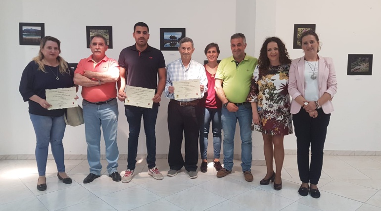 Representantes municipales participaron en la entrega de premios a los autores de las fotografías premiadas. Representantes municipales participaron en la entrega de premios a los autores de las fotografías premiadas.