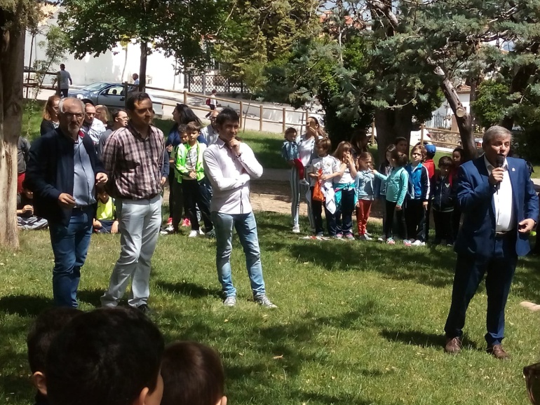 El delegado de medio ambiente interviene ante los presentes, entre ellos, representantes políticos locales El delegado de medio ambiente interviene ante los presentes, entre ellos, representantes políticos locales