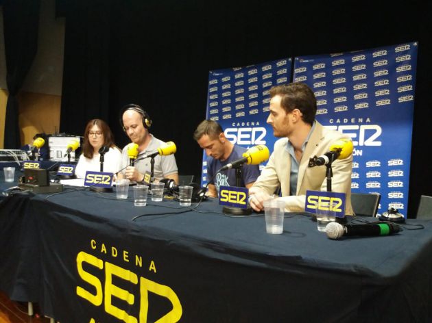 Tertulia de jóvenes, en Hoy por Hoy Zaragoza desde el barrio Oliver Tertulia de jóvenes, en Hoy por Hoy Zaragoza desde el barrio Oliver