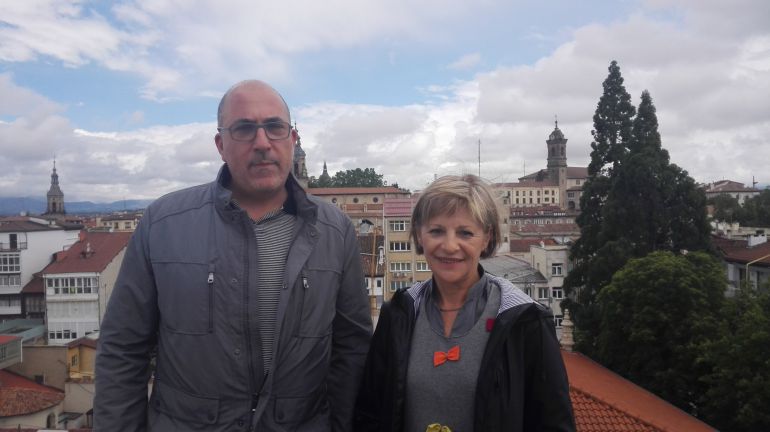 Alberto Meléndez, presidente organizador del congreso y Elena Abascal, enfermera de cuidados paliativos del HUA. Alberto Meléndez, presidente organizador del congreso y Elena Abascal, enfermera de cuidados paliativos del HUA.