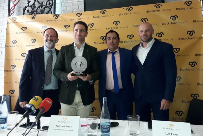 Blockchain Murcia ha nombrado socio honorífico al diputado popular Teodoro García Blockchain Murcia ha nombrado socio honorífico al diputado popular Teodoro García