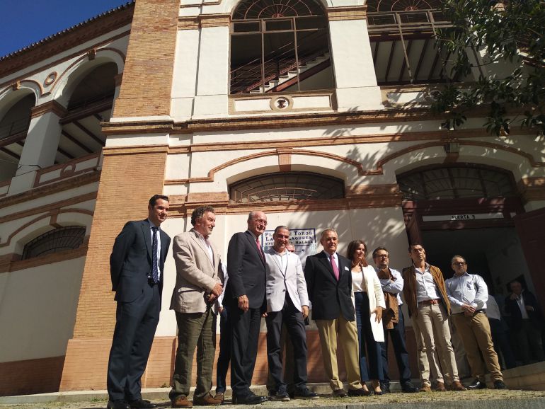 De la Torre y Bendodo en la plaza de Toros de La Malagueta De la Torre y Bendodo en la plaza de Toros de La Malagueta
