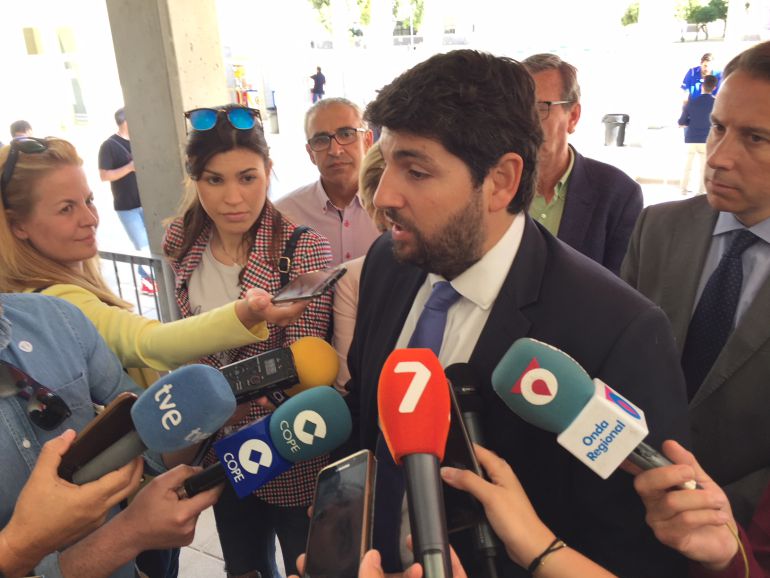 López Miras: "Ya podía haber habido algún ministro murciano" López Miras: "Ya podía haber habido algún ministro murciano"
