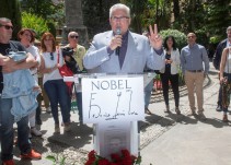 Piden el Nobel para Federico
