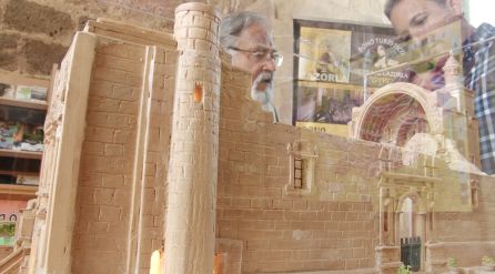 La maqueta realizada en madera es una reproducción muy detallista del emblemático monumento cazorleño La maqueta realizada en madera es una reproducción muy detallista del emblemático monumento cazorleño