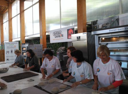 La asociacion de mujeres DAMA de Cazorla ha participado activamente en el certamen La asociacion de mujeres DAMA de Cazorla ha participado activamente en el certamen
