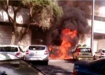 El fuego quema varios coches en un intento de robo en la discoteca Terraza Plaza Europa