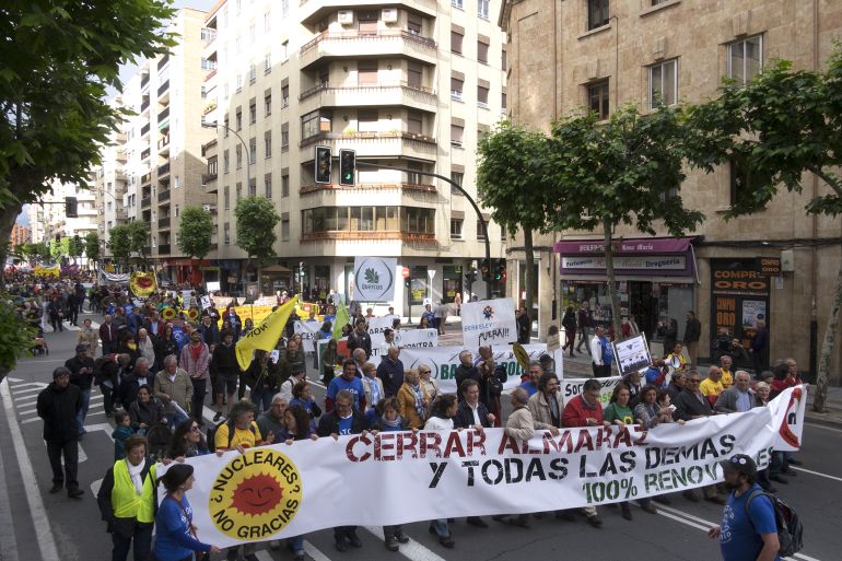 Manifestación en contra la mina de uranio y las centrales nucleares celebrada en Salamanca
Manifestación en contra la mina de uranio y las centrales nucleares celebrada en Salamanca