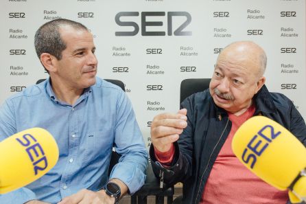 Vicente Hipólito en los estudios de Radio Alicante SER Vicente Hipólito en los estudios de Radio Alicante SER
