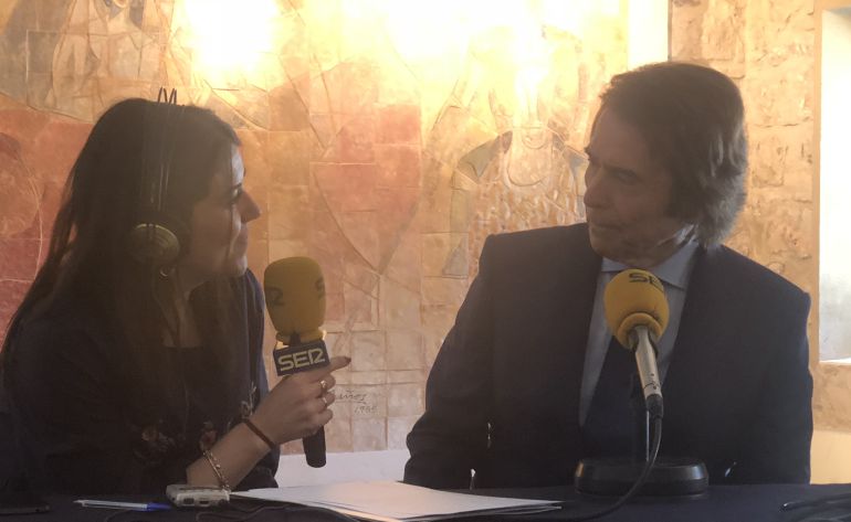 Rocío López entrevista a Raphael con motivo de su nombramiento como Hijo Predilecto de Linares. Rocío López entrevista a Raphael con motivo de su nombramiento como Hijo Predilecto de Linares.