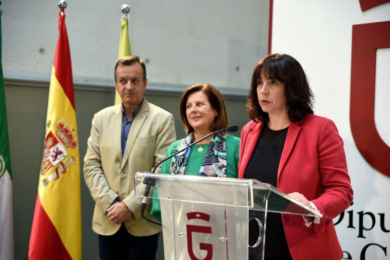 La Diputada de Servicios Sociales, Olvido de la Rosa, presenta la Escuela de Verano de Servicios Sociales de Almuñécar junto a la Consejera y delegado provincial de Salud, Maria José Sánchez e Higinio Almagro La Diputada de Servicios Sociales, Olvido de la Rosa, presenta la Escuela de Verano de Servicios Sociales de Almuñécar junto a la Consejera y delegado provincial de Salud, Maria José Sánchez e Higinio Almagro