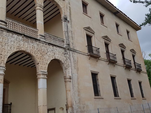 Muere el duque del Infantado. Surgen dudas de si a sus herederos les corresponde la vivienda ocasional en el Palacio del Infantado que una sentencia reconocía al duque Iñigo de Arteaga y Martín: Muere el duque del Infantado con el litigio abierto por el piso en el palacio Muere el duque del Infantado. Surgen dudas de si a sus herederos les corresponde la vivienda ocasional en el Palacio del Infantado que una sentencia reconocía al duque Iñigo de Arteaga y Martín: Muere el duque del Infantado con el litigio abierto por el piso en el palacio