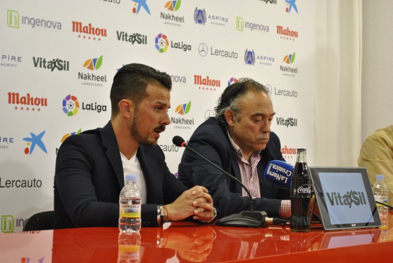 De la Barrera y Llamazares, durante la despedida del técnico De la Barrera y Llamazares, durante la despedida del técnico