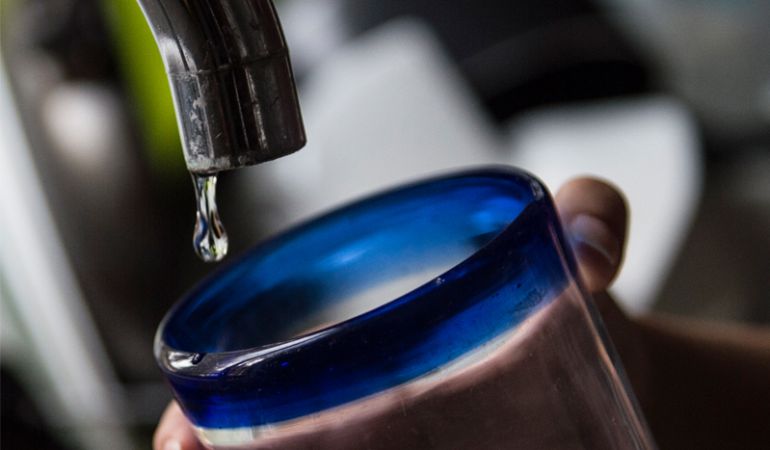 El dispositivo se aplica en los grifos de las casas para conseguir el ahorro del agua. El dispositivo se aplica en los grifos de las casas para conseguir el ahorro del agua.