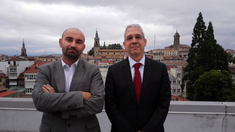 Javier Valencia de Cras Vigilans Group y Javier Diéguez, director del Centro Vasco de Ciberseguridad. Javier Valencia de Cras Vigilans Group y Javier Diéguez, director del Centro Vasco de Ciberseguridad.