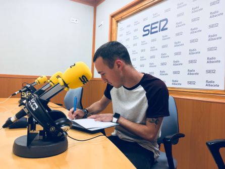 David Olivas: "Hay esperanza porque el público joven está volviendo a leer" David Olivas: "Hay esperanza porque el público joven está volviendo a leer"