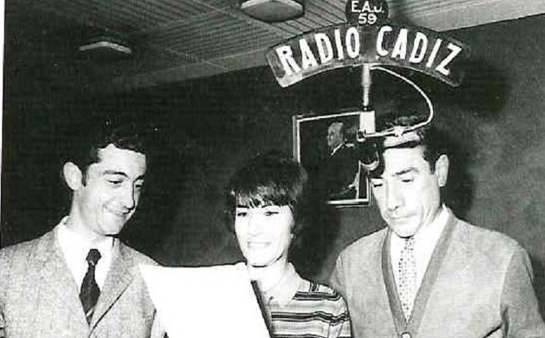 Arturo Paramio, Carmen Coya y Aurelio de la Viesca, antiguos miembros de la plantilla de Radio Cádiz reconocidos con el Premio Ondas
Arturo Paramio, Carmen Coya y Aurelio de la Viesca, antiguos miembros de la plantilla de Radio Cádiz reconocidos con el Premio Ondas